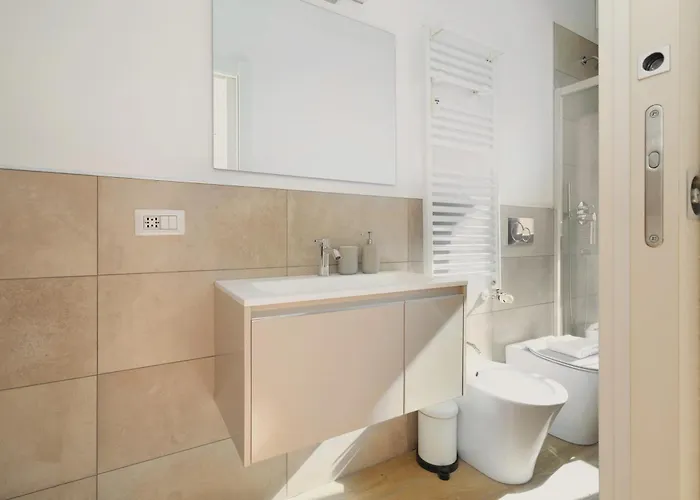 Just Urban - Sunny 2br Flat In The Heart Of - M2 And M4 Metro Lägenhet