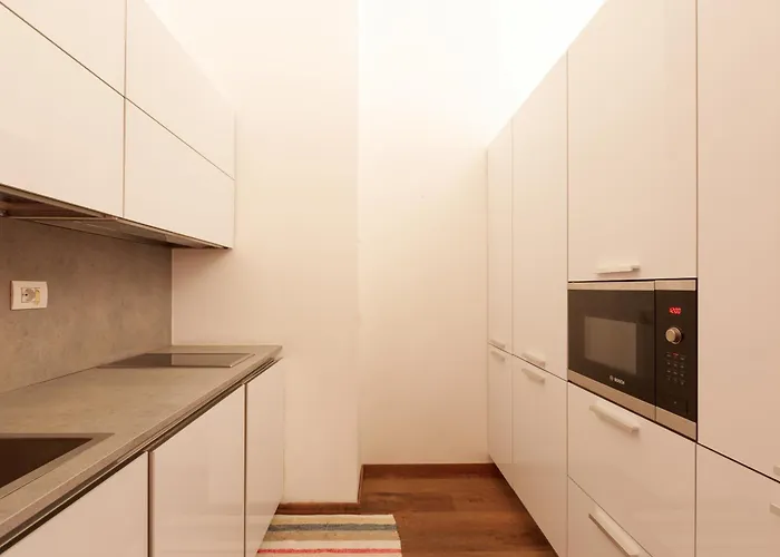 Guesthost - Modern 280m From Arco Della Pace! דירה *