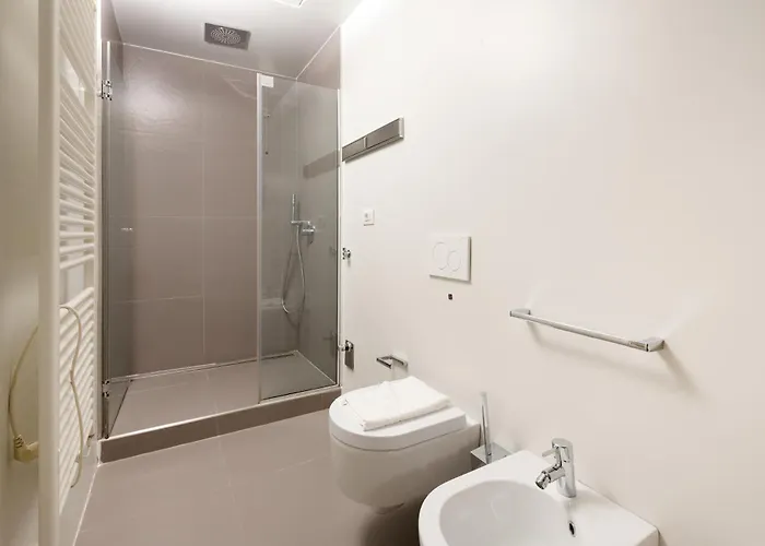 Апартаменты Guesthost - Modern 280m From Arco Della Pace!