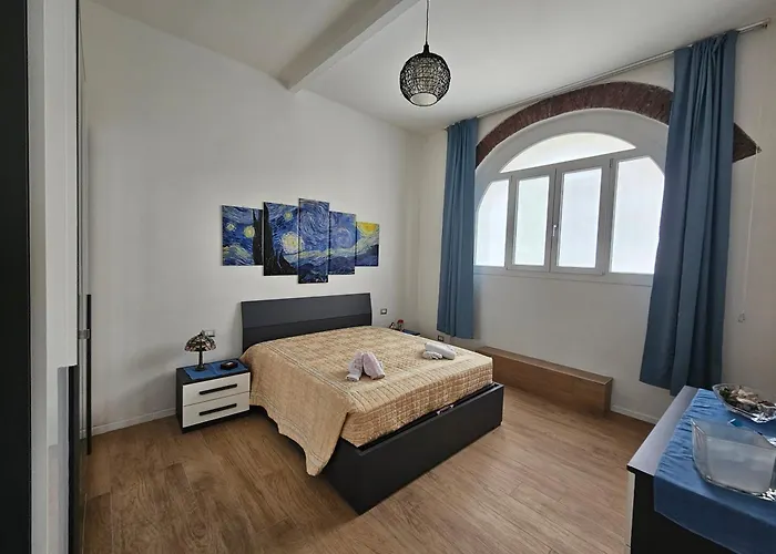 Апартаменты Navigli Stylish Underground Nearby For 4 Guests