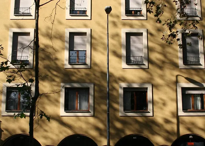 Apartahotel Domus Milán