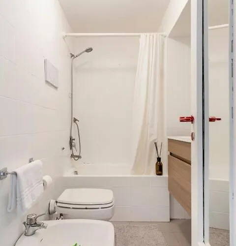 *new In The Center Milaan