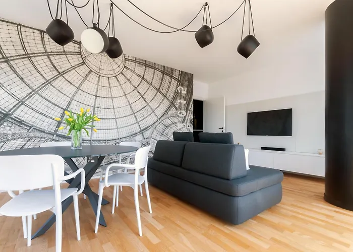 公寓 With Panoramic View Of And Public Free Parking Lot *