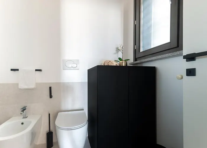 Apartment With Panoramic View Of And Public Free Parking Lot *