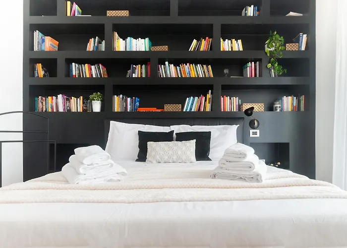 公寓 With Panoramic View Of And Public Free Parking Lot