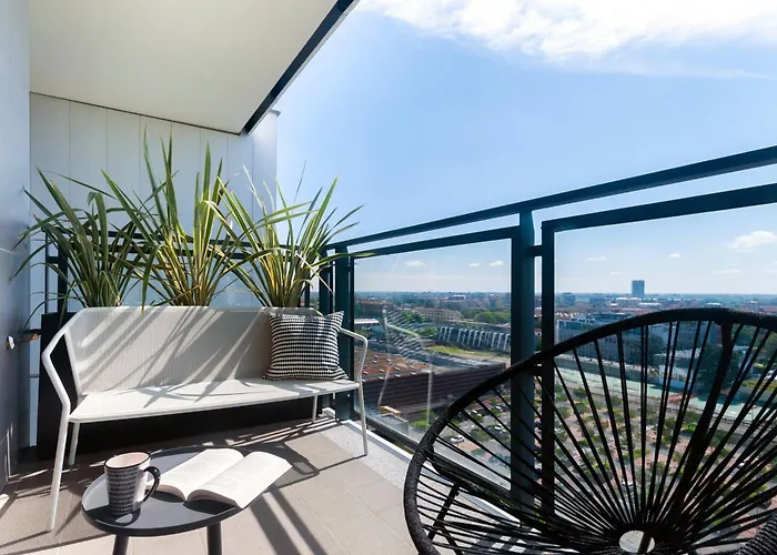 With Panoramic View Of And Public Free Parking Lot 米兰