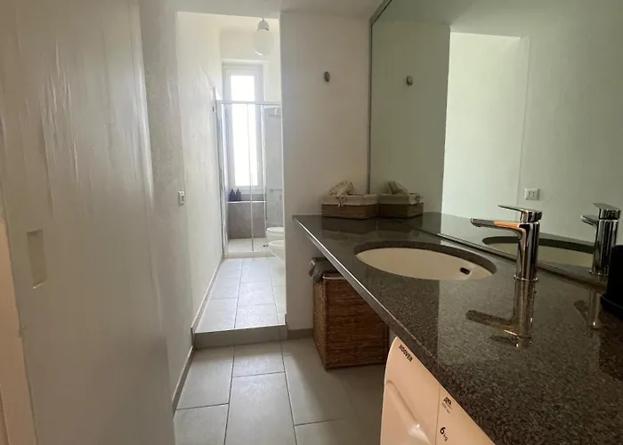 New With Balcony, Isola Bosco Verticale