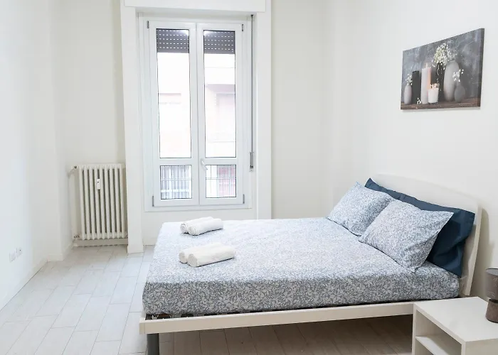 Ce6 - Corso Sempione • Large Milano