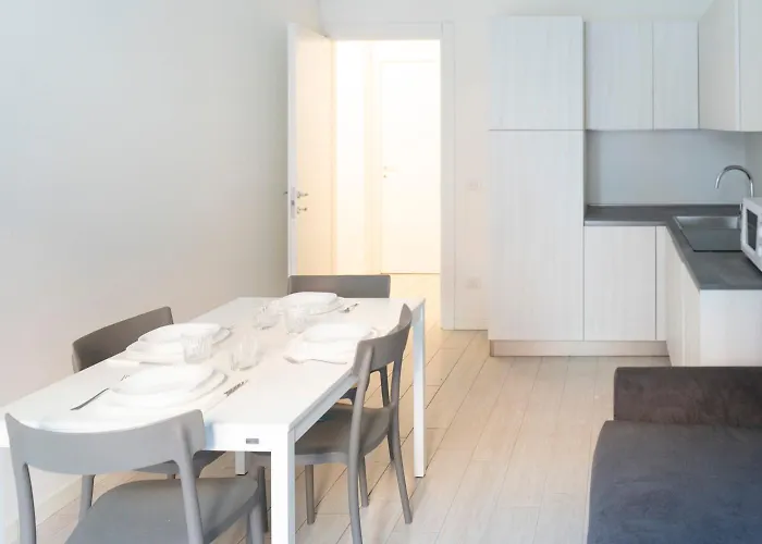 Ce6 - Corso Sempione • Large Milano