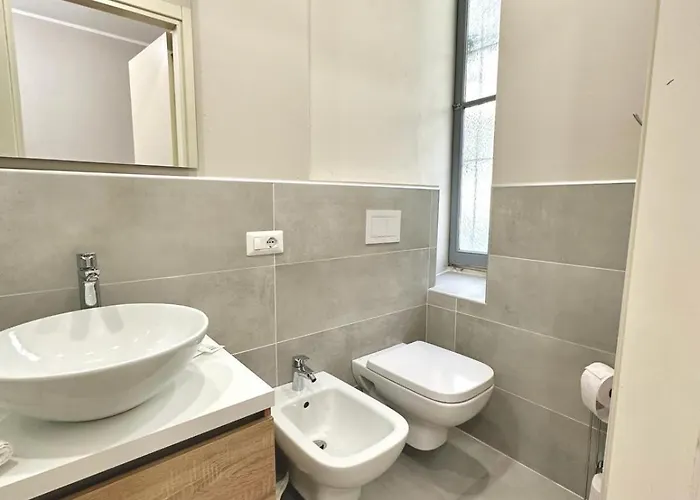 Le14 Duomo-loreto Acomfortable Mediolan