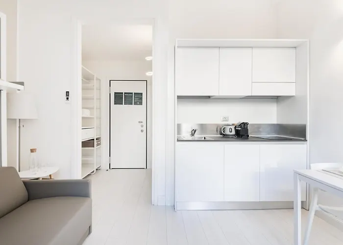 Easylife - - Torriani 22 - Milánó