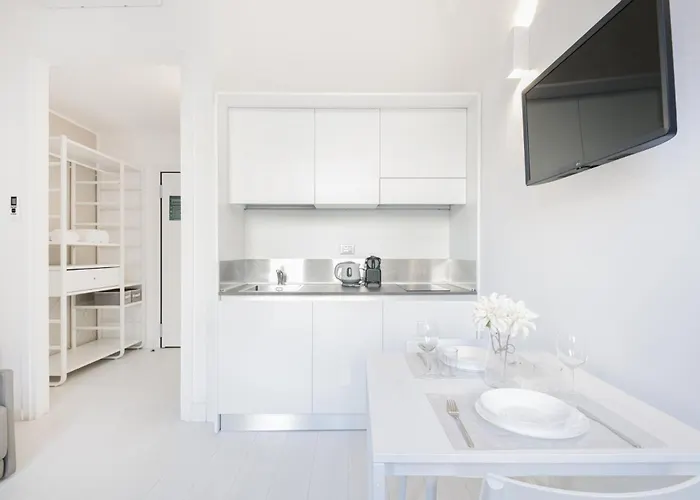 Easylife - - Torriani 22 - Milánó