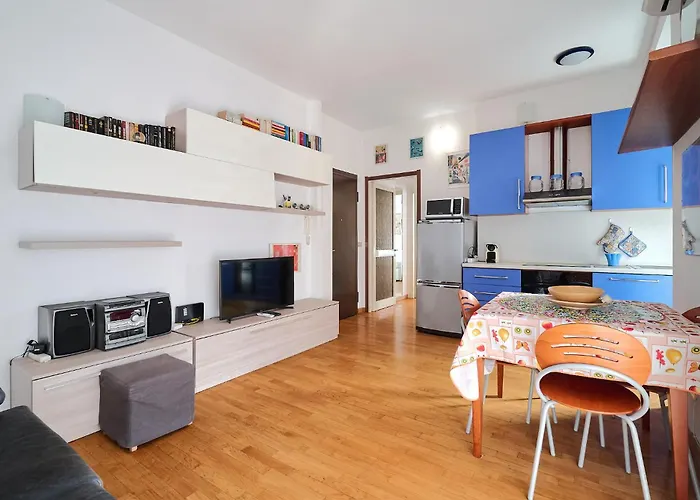 Apartment Xenia - Cozy Near Porta Romana *