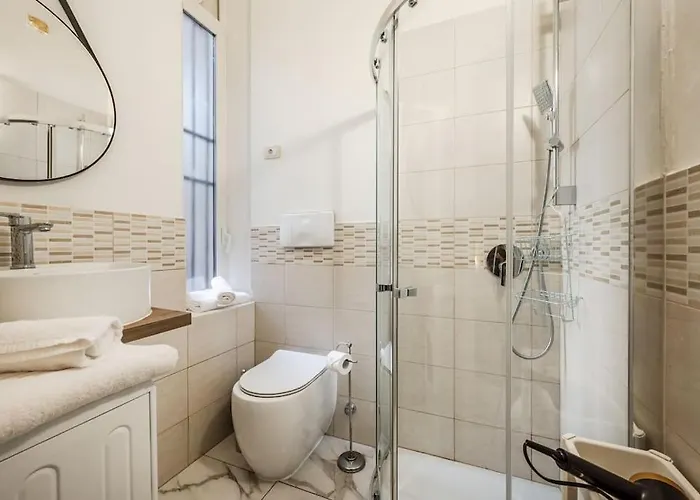 Centrale's Nest - Elegant Close To Station Apartment *