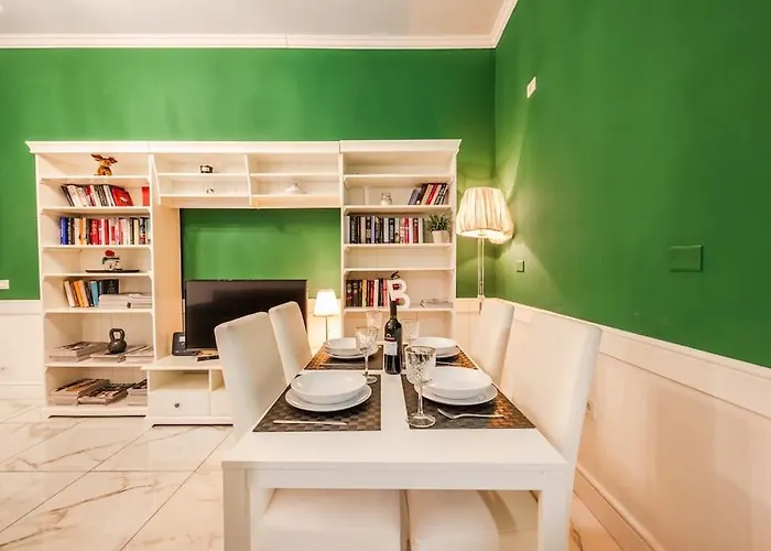 Centrale's Nest - Elegant Close To Station Apartment