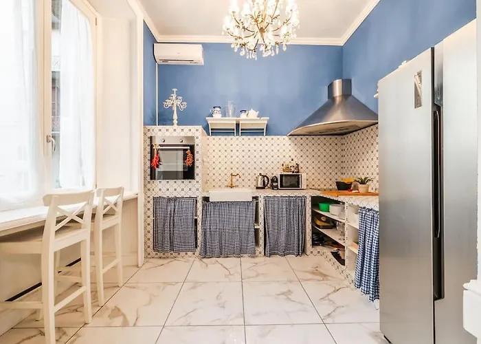 Centrale's Nest - Elegant Close To Station Apartment *