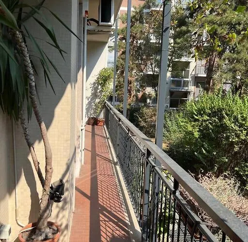 And Cosy Flat In Area Milánó