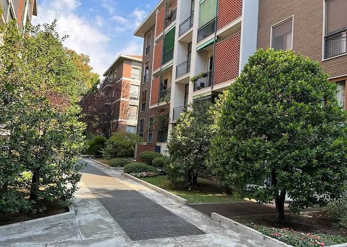 And Cosy Flat In Area * Milan