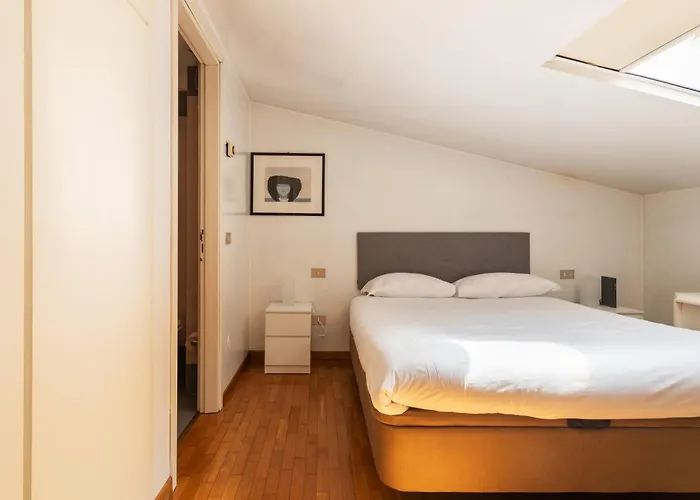 Daire Elegante Bilocale Con Postazione Lavoro San Babila *