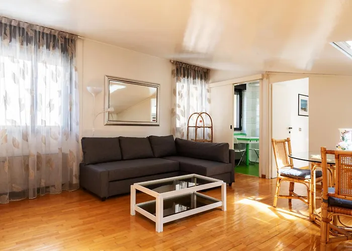 Elegante Bilocale Con Postazione Lavoro San Babila * Milano