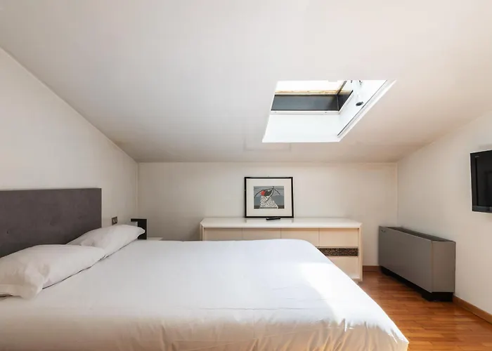 Appartamento Elegante Bilocale Con Postazione Lavoro San Babila Milano
