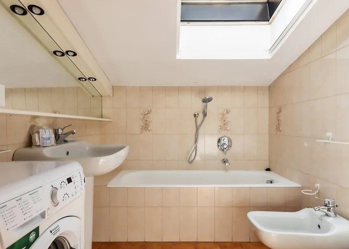 Elegante Bilocale Con Postazione Lavoro San Babila Daire