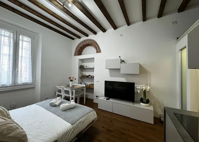 Regina In Corso Lodi - Sky Tv, Wifi E Breakfast Box Apartment *
