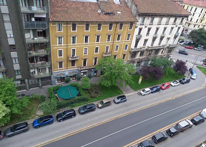 Comfortable Typical Old Style דירה *