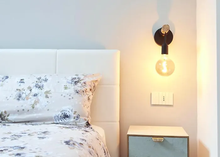 Urban Flats - Center *