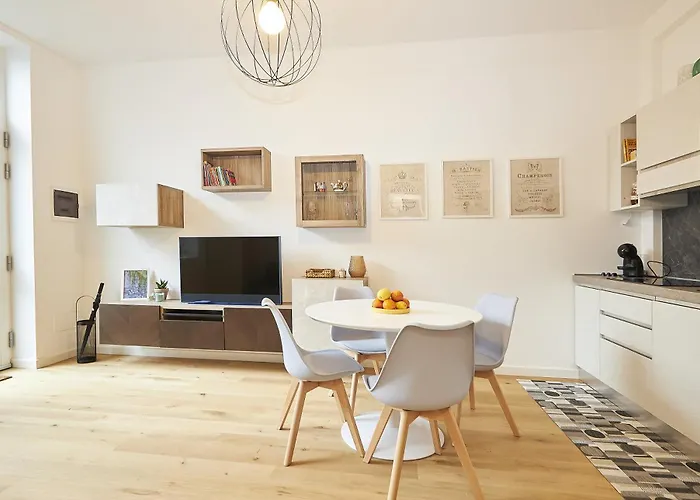 Urban Flats - Center *