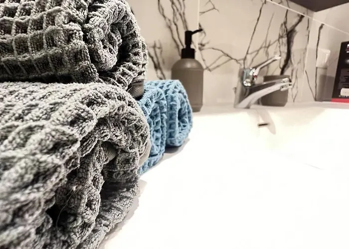 New And Elegant On The Navigli Netflix E *