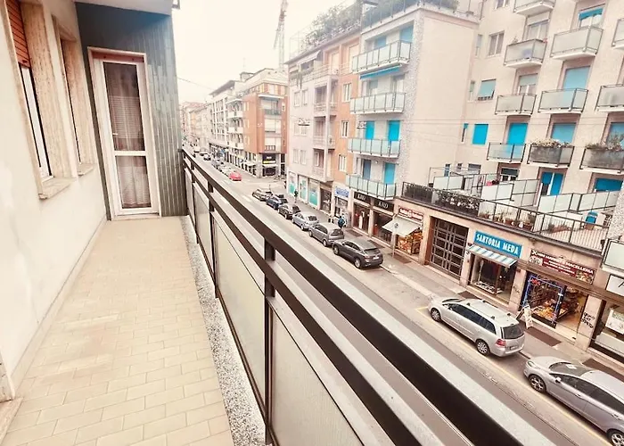 New And Elegant On The Navigli Netflix E