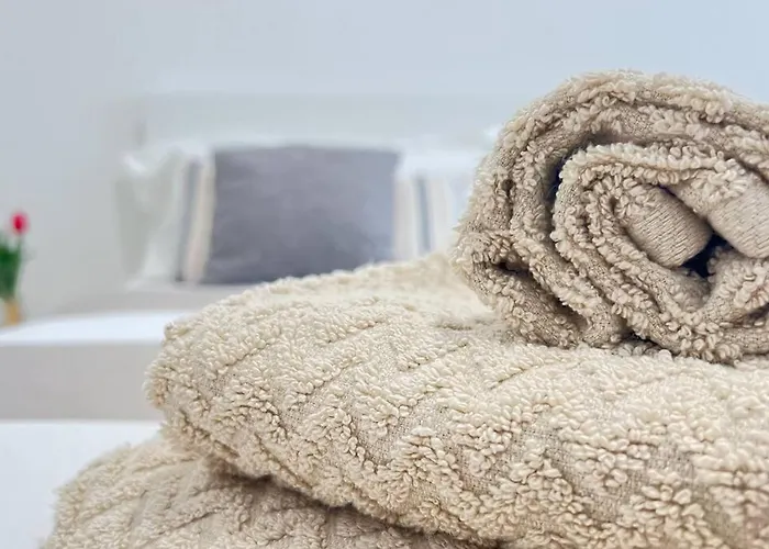 New And Elegant On The Navigli Netflix E