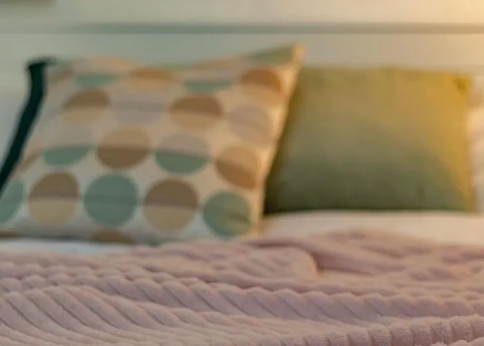 Green Quiet In The City Center Milán