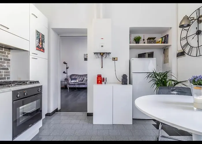 Green Quiet In The City Center * ميلان