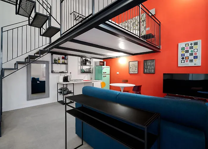 Suity L Pisacane 53 *