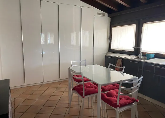 Rooftop Terrace - Elegante Attico Con Idromassaggio 公寓 *