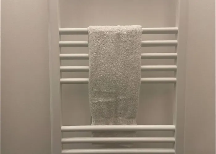 Regina In Sky Santa Giulia - Sky Tv, Wifi E Breakfast Box * Milano