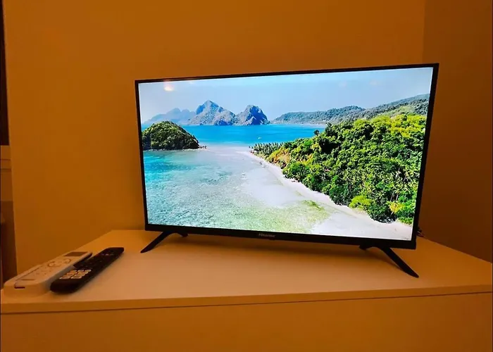 Regina In Sky Santa Giulia - Sky Tv, Wifi E Breakfast Box