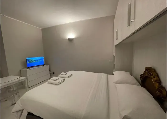 Regina In Sky Santa Giulia - Sky Tv, Wifi E Breakfast Box Mailand