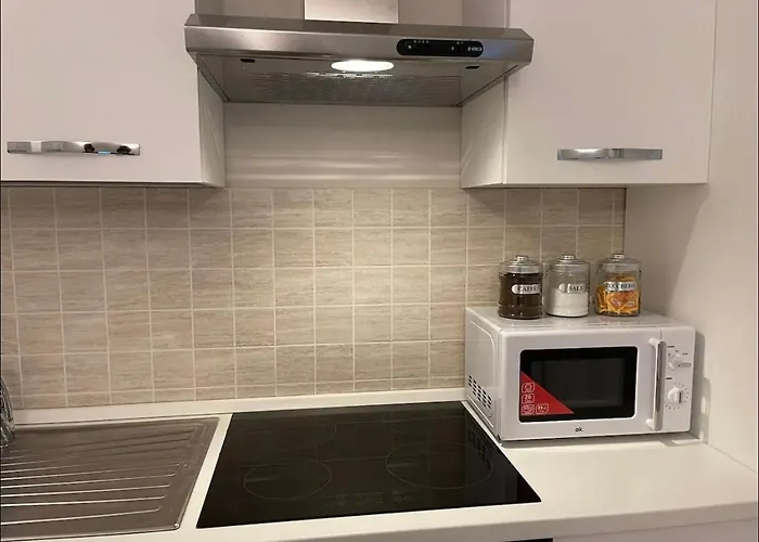 Regina In Sky Santa Giulia - Sky Tv, Wifi E Breakfast Box Milano