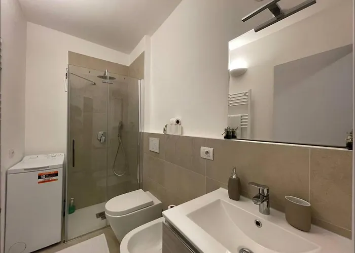 Regina In Sky Santa Giulia - Sky Tv, Wifi E Breakfast Box * Mailand