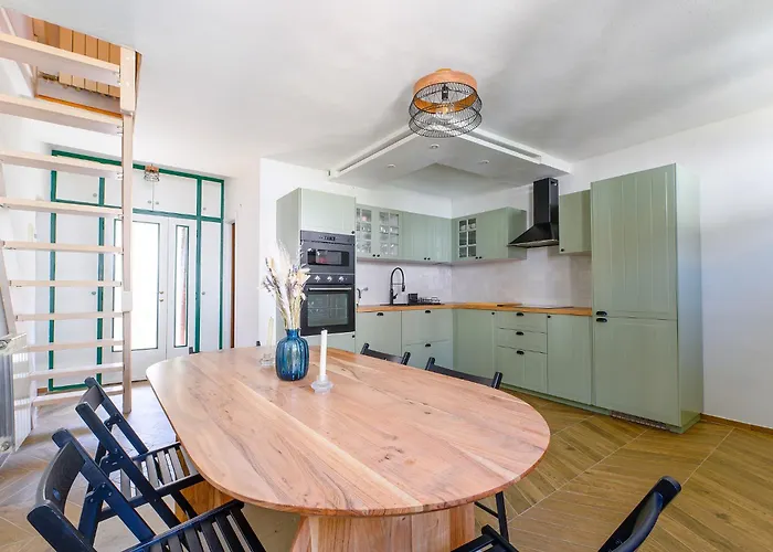 아파트 Charming Modern In Medieval Courtyard