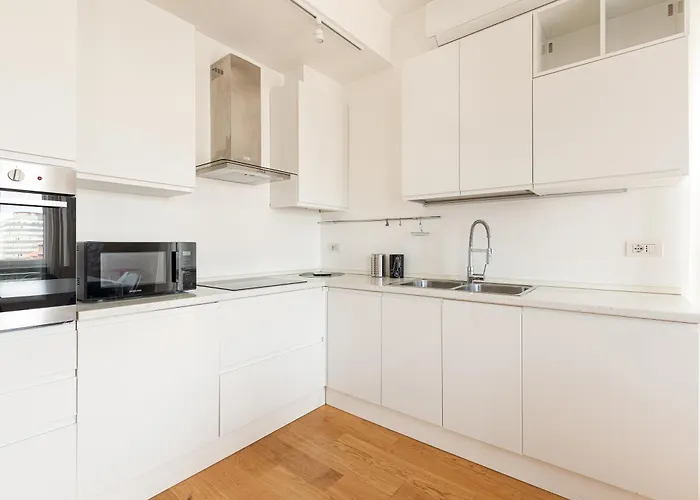 Guesthost - Bright *