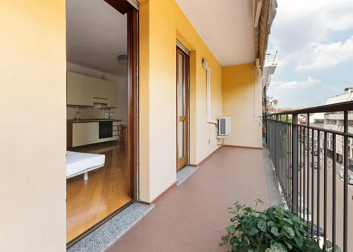 Cosy With Balcony & Private Garage Appartamento