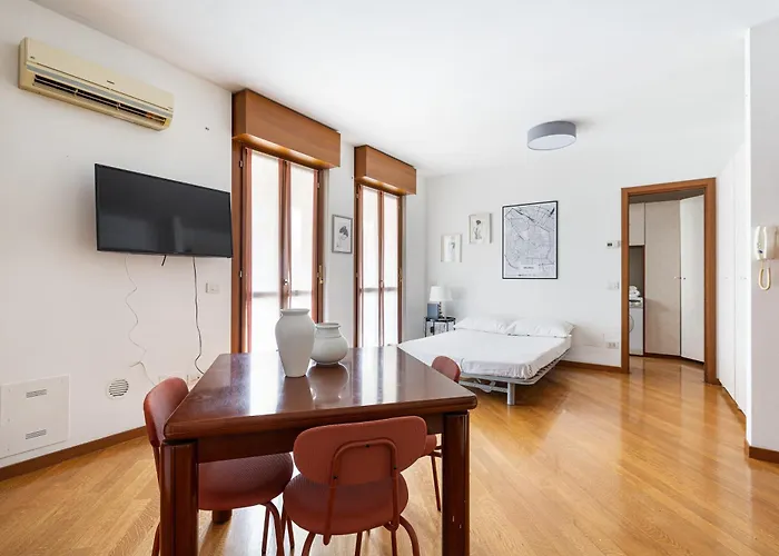 Cosy With Balcony & Private Garage Appartamento *