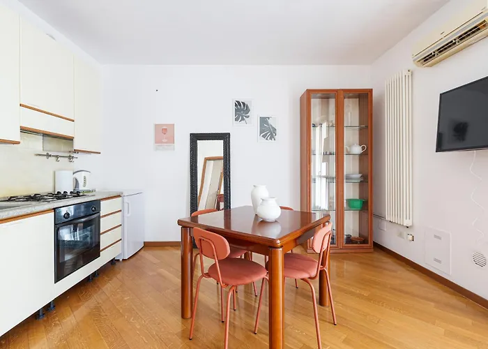 Apartman Cosy With Balcony & Private Garage Milánó