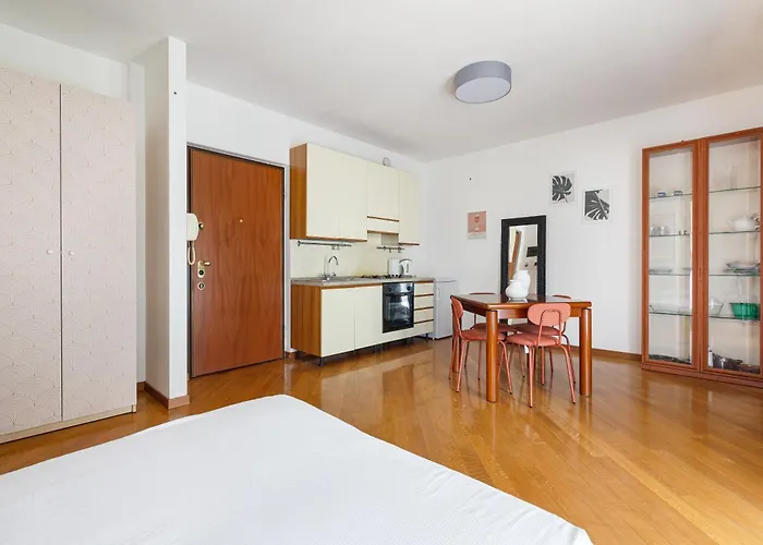 Apartman Cosy With Balcony & Private Garage Milánó