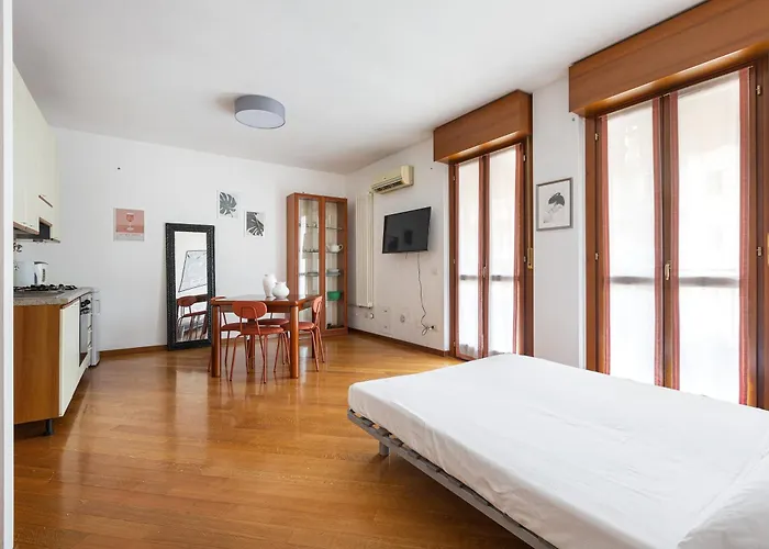 Apartman Cosy With Balcony & Private Garage *