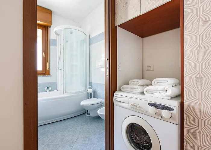 Cosy With Balcony & Private Garage Milánó